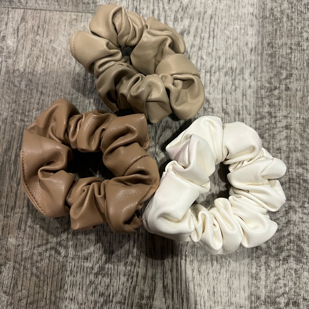 Kylie Cosmetics Nude Scrunchies